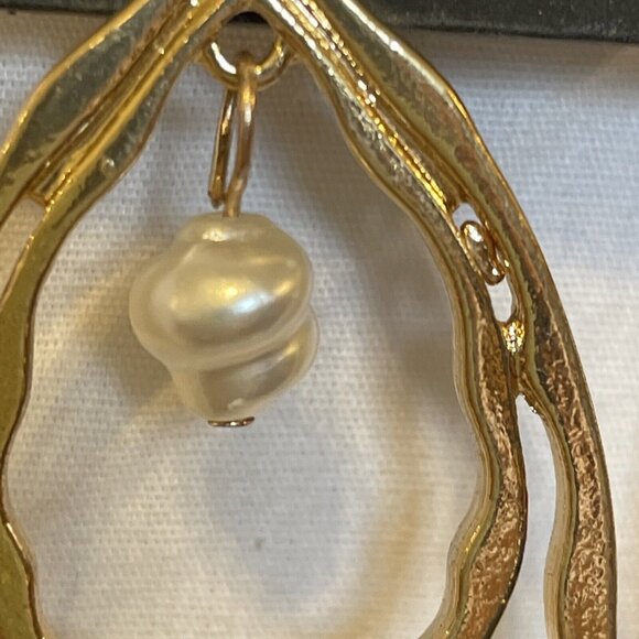 Nicole Miller Gold Tone Double Oval Hoop Simulated Pearl Earrings NEW - Picture 6 of 6